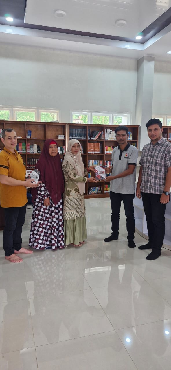Penyerahan Buku Kinerja Pengawas Pemilu 2024