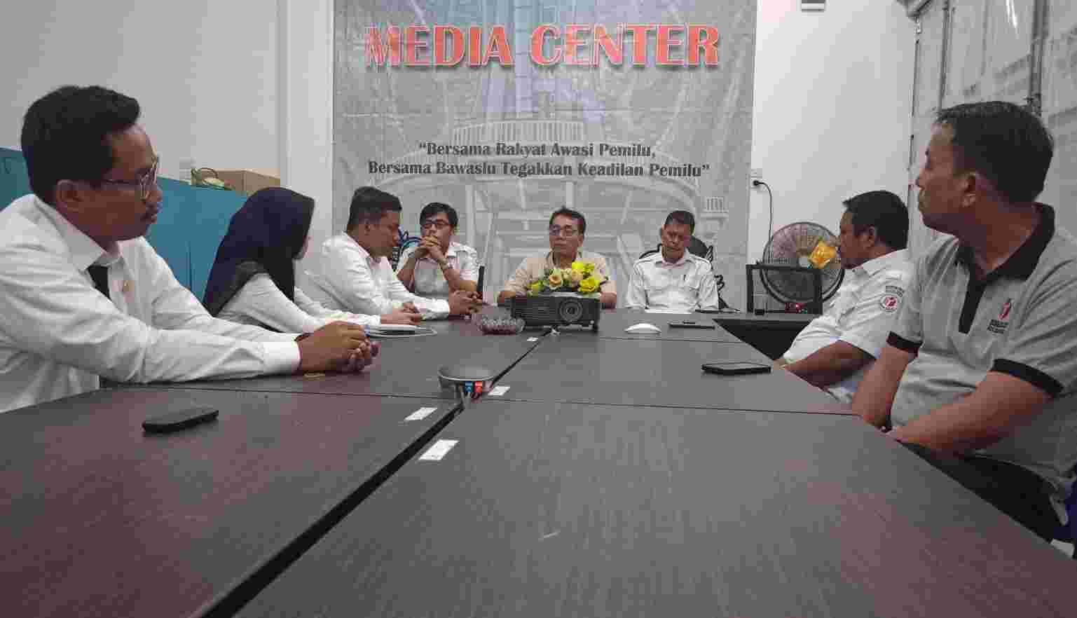 Pimpinan Jelaskan Tata Kerja Dilingkungan Sekertariat Bawaslu Kota Sabang Kepada CPNS Lulusan Angkatan 2024