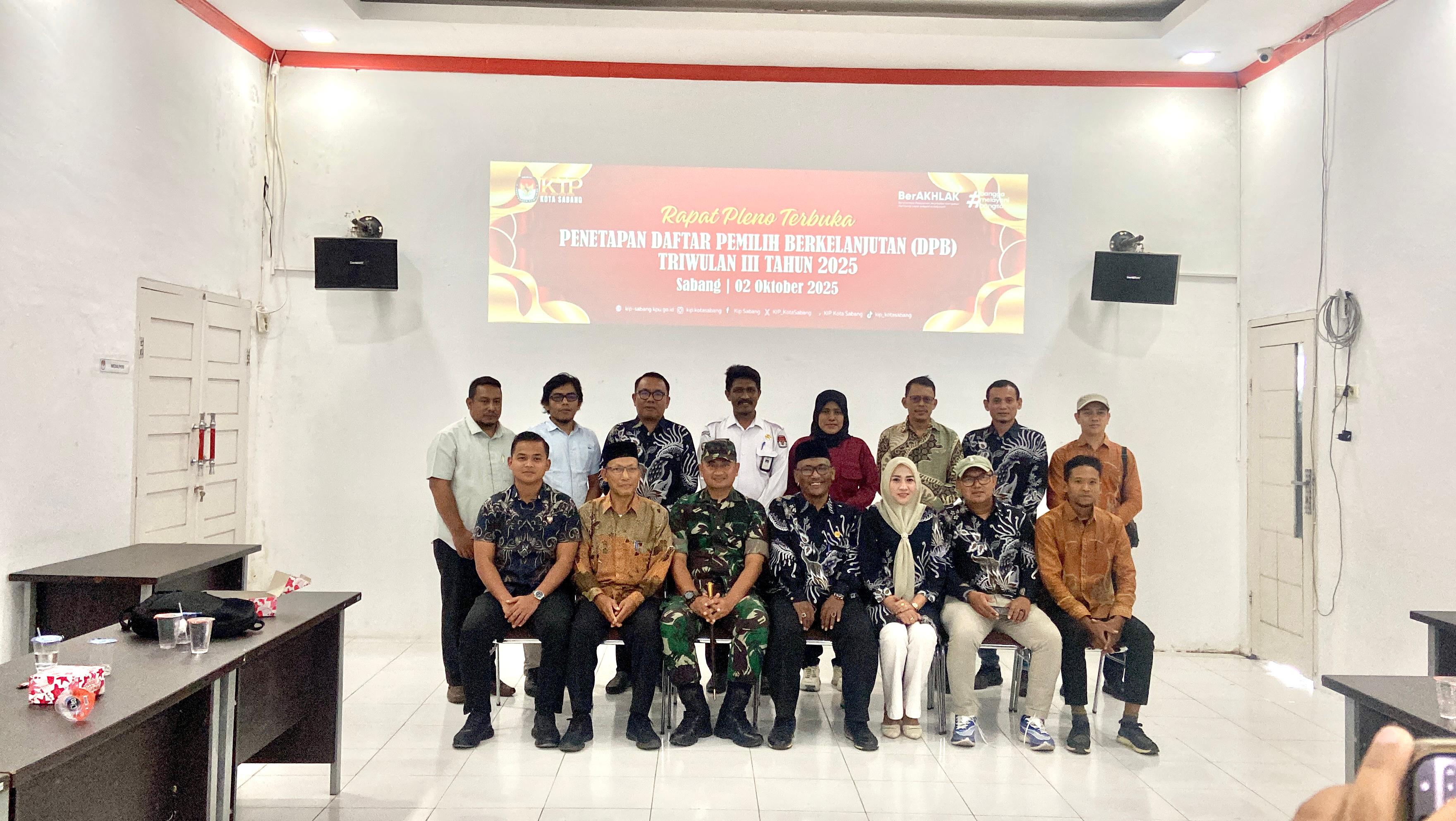 Foto Bersama Peseta Rapat Pleno Terbuka Penetapan Daftar Pemilih Berkelanjutan Triwulan III Tahun 2025