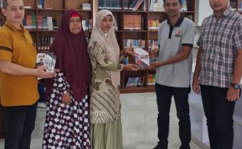 Penyerahan Buku Kinerja Pengawas Pemilu 2024