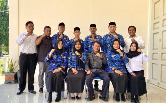 Foto Bersama Setelah Pelantikan PPPK Bawaslu Kota Sabang