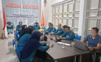 Jajaran Sekretariat Bawaslu Kota Sabang Mengikuti Rapat