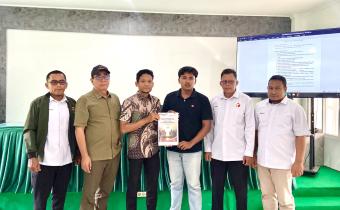 Penyerahan Surat Undangan Kompetisi dan Juknis kepada Ketua DEMA STIS Al-Aziziyah Sabang